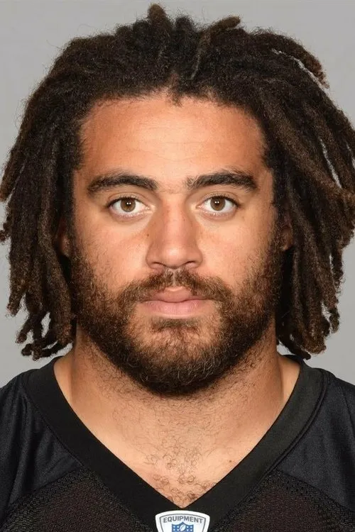 Jared Odrick interpretando a Farshad