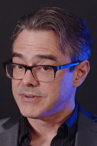 Jared Rivet interpretando a Officer Dutch Smith