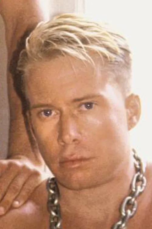 Jarod Clark interpretando a 