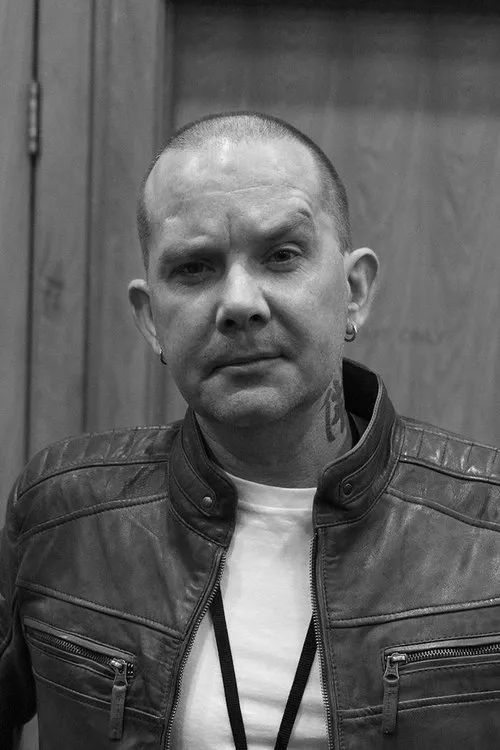 Jarred Blancard interpretando a Jamie