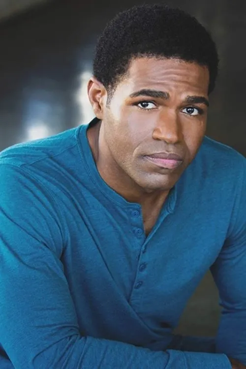 Jarvis W. George interpretando a Officer 2