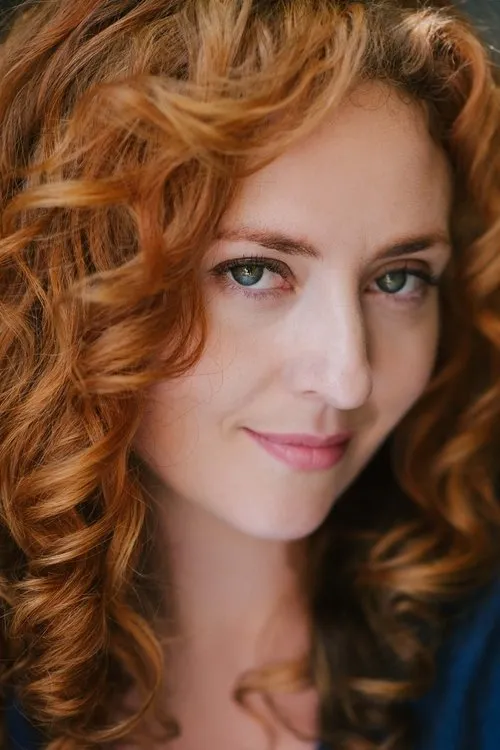 Jasmin Certoma interpretando a Bella