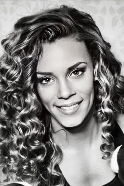 Jasmine Artiga interpretando a Self