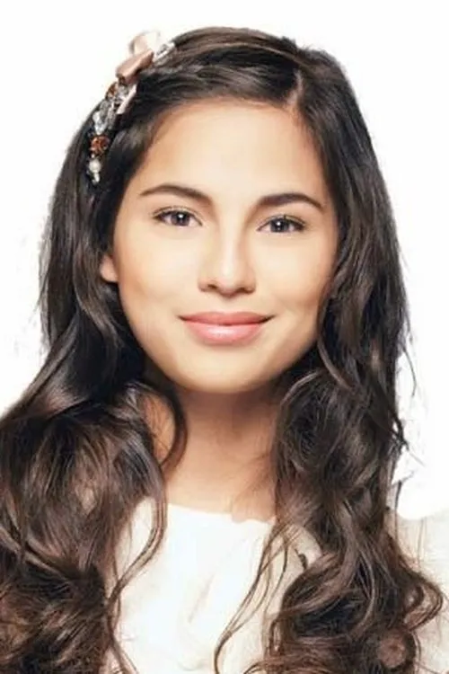 Jasmine Curtis-Smith interpretando a Aly
