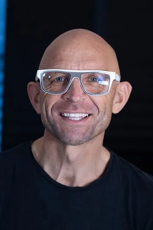 Jason Bradbury — personaje: Self - Host