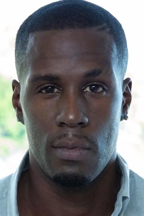 Jason Brown interpretando a