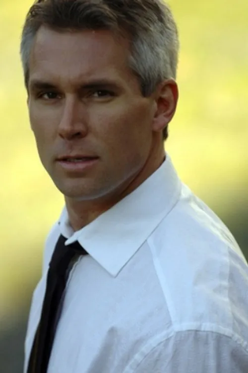 Jason Calder interpretando a Teamster #3