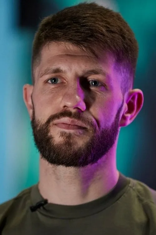 Jason Cunningham interpretando a Self