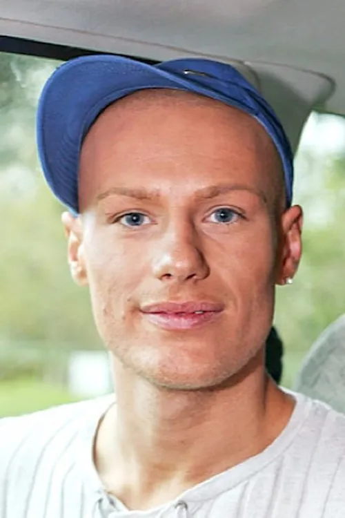 Jason Goddard interpretando a (archive footage)