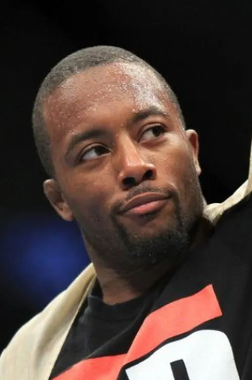 Jason High interpretando a Self