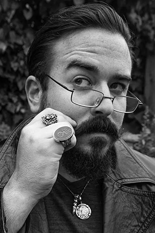 Jason Marnocha interpretando a Minions (voice)