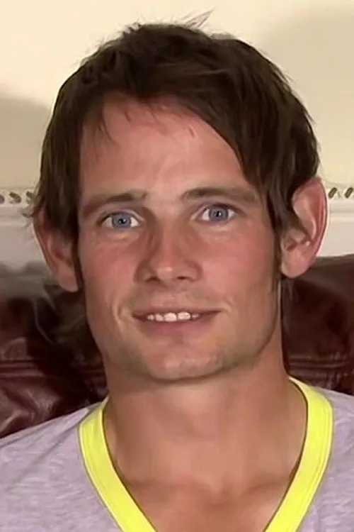 Jason R. interpretando a (archive footage)