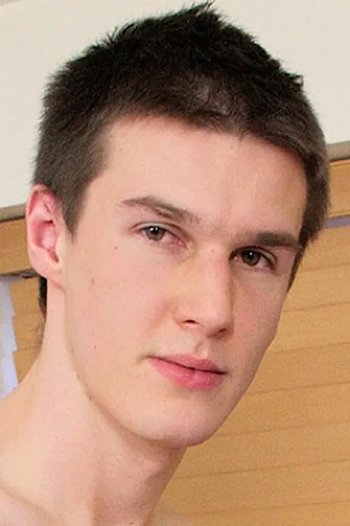 Jason Roberts interpretando a (archive footage)