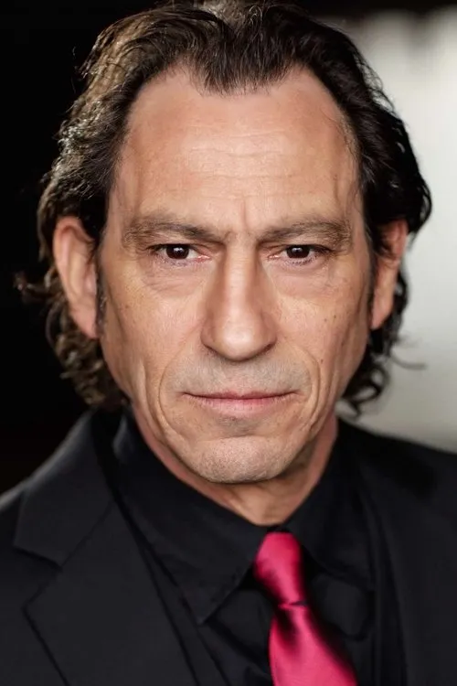 Laura Wheelwright ha trabajado con Jasper Bagg en 1 ocasiones