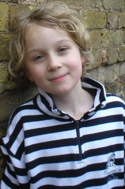 Jasper Harris interpretando a John