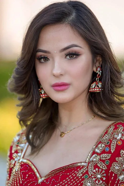 Dhiraj Magar ha trabajado con Jassita Gurung en 1 ocasiones