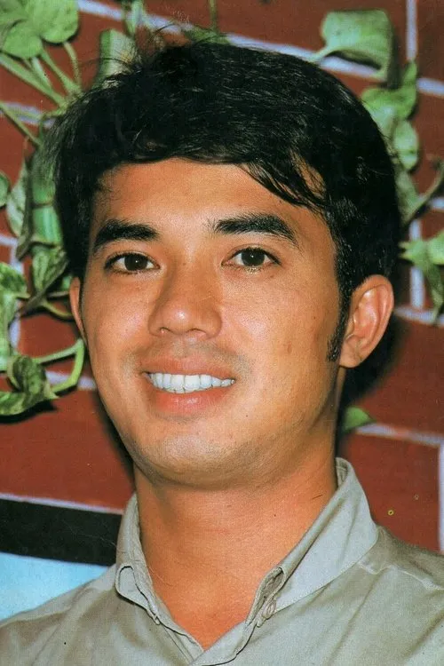 Jatupon Puapirom interpretando a