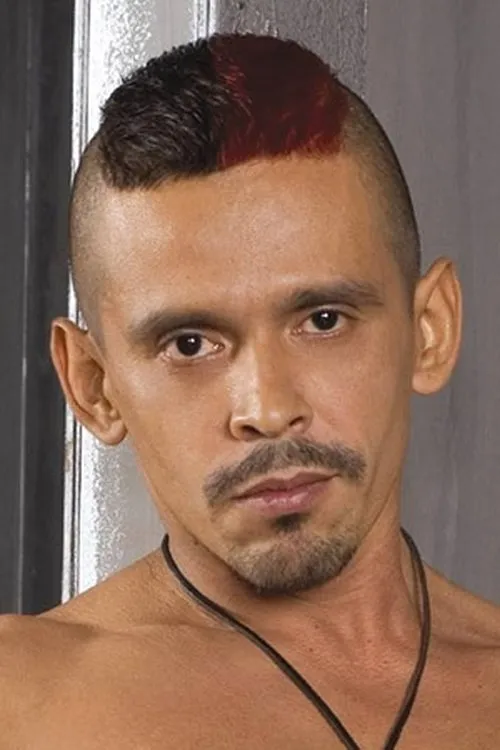 Javier DeCerdo interpretando a 