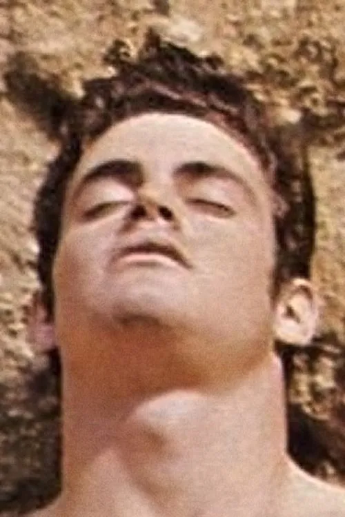 Jay Bolern interpretando a (segment