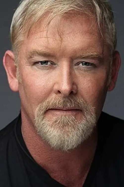 Jay Hunter Morris interpretando a Siegfried