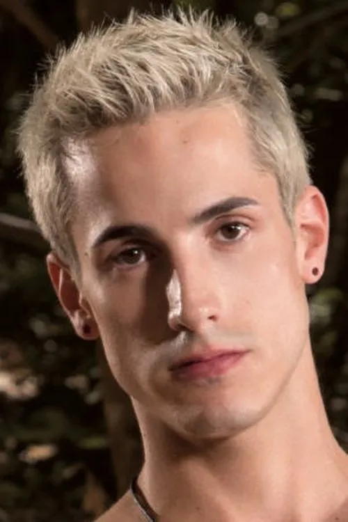 Jay James interpretando a 