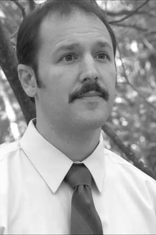 Jay Mayo interpretando a Mayo