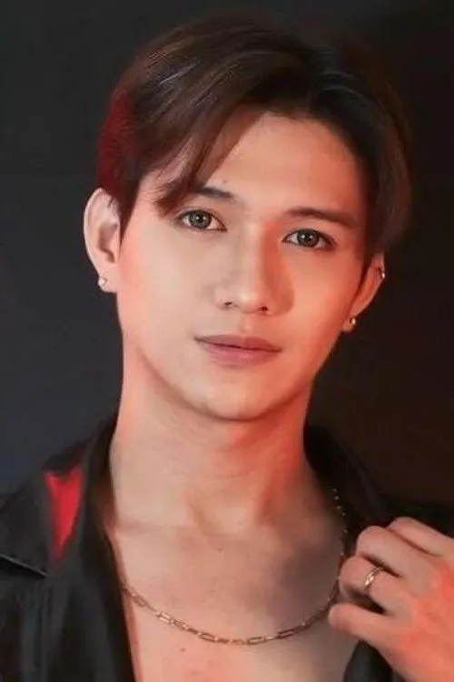 Jay Salvador — personaje: Evo