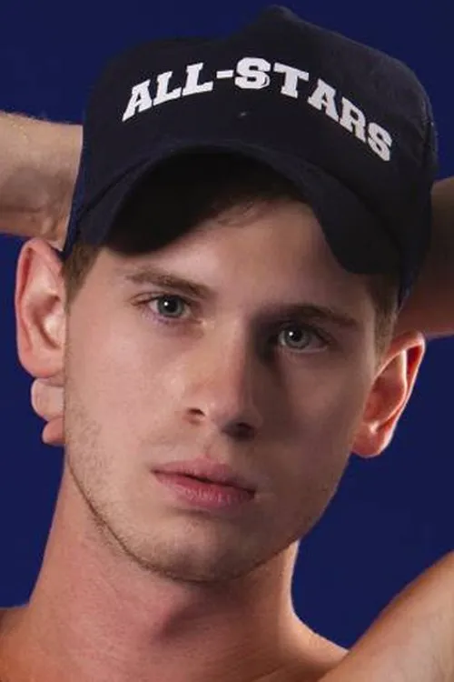 Jayden Ellis interpretando a 