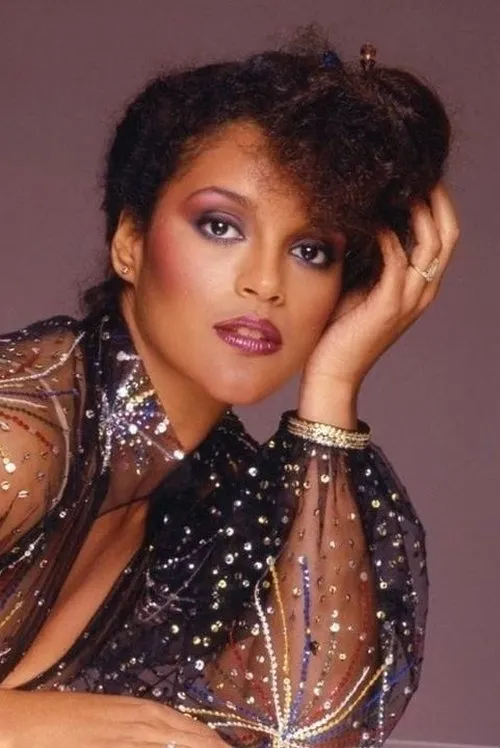 Jayne Kennedy interpretando a Monique Lawrence