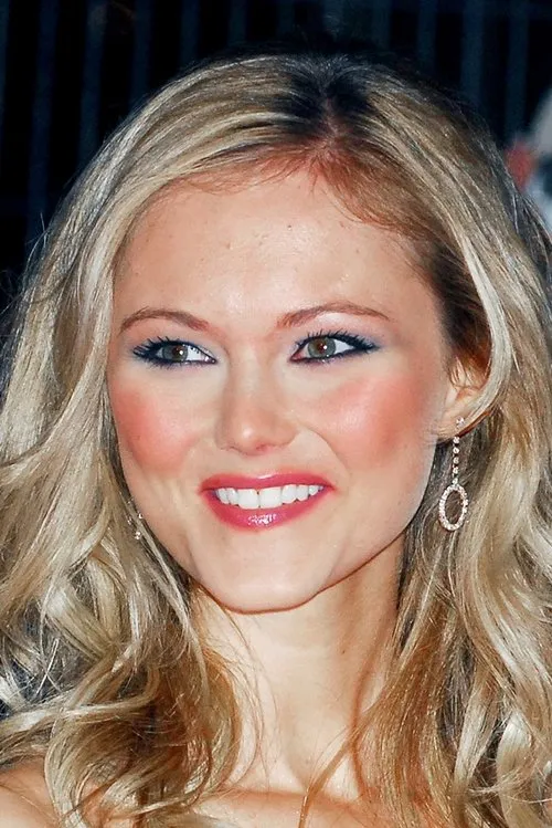 Jayne Wisener interpretando a Johanna