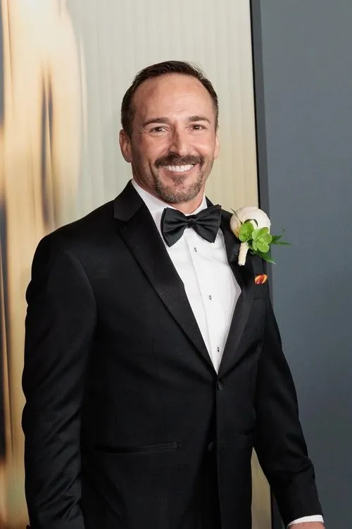 April Tran ha trabajado con Jayson Dumenigo en 1 ocasiones