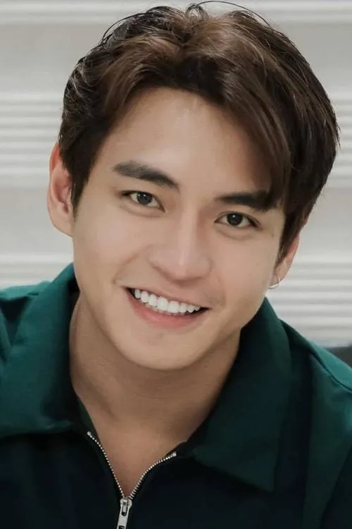 JD Aguas interpretando a Lester