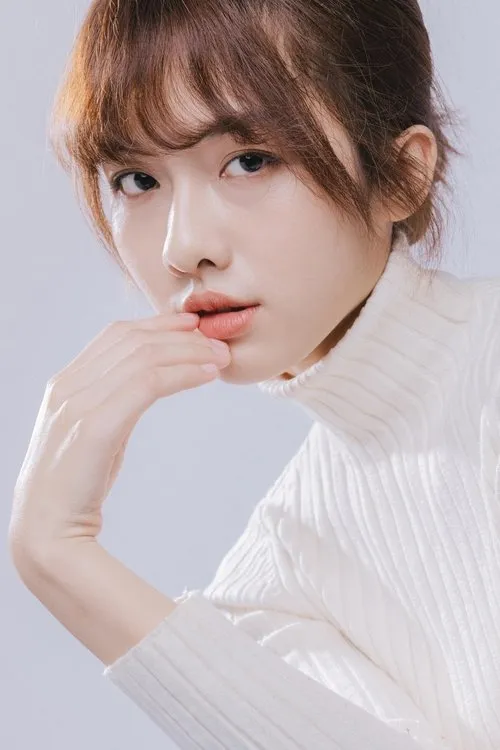 Jean Ho interpretando a Ann