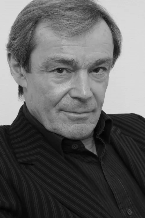 Jean-Paul Audrain interpretando a First bodyguard