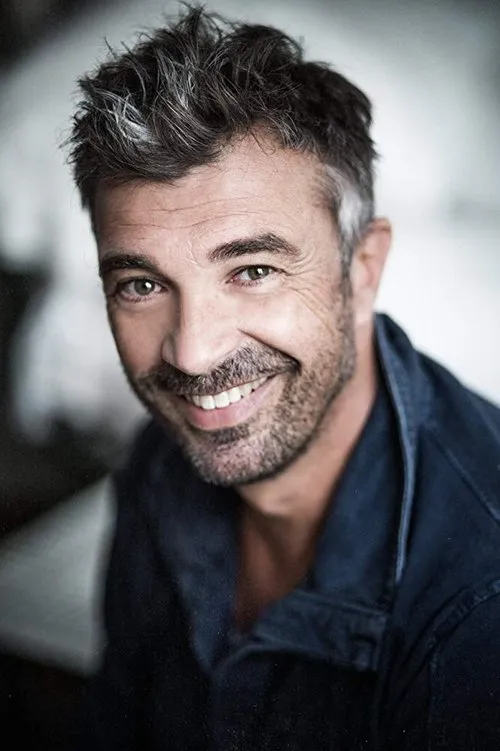 Jean-Pierre Michael interpretando a Laurent