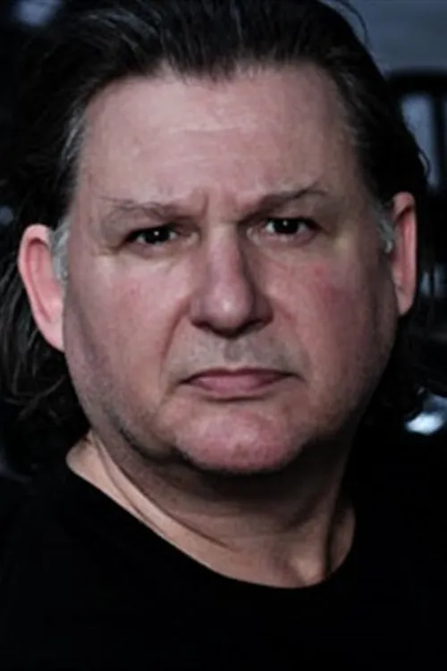 Jean-Quentin Châtelain interpretando a Richard