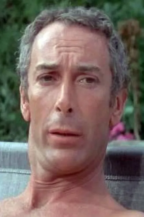 Jean Roquel interpretando a Jean Roquel