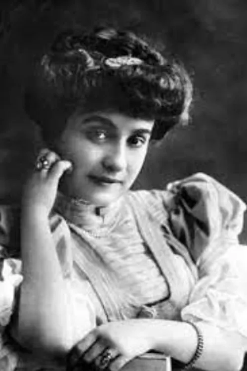 Jeanne Marie-Laurent interpretando a 