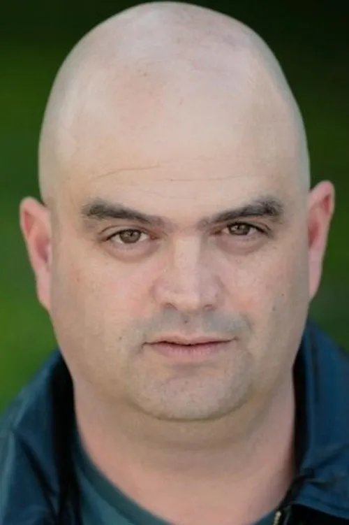 Jed Rowen interpretando a Manx