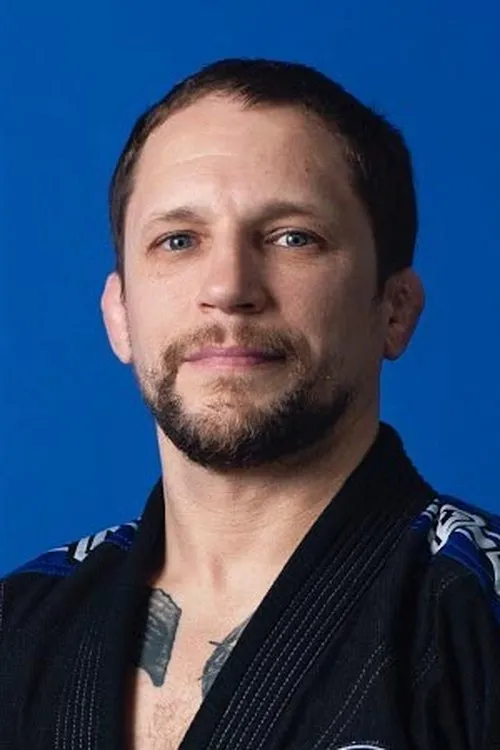 Jeff Curran interpretando a Self