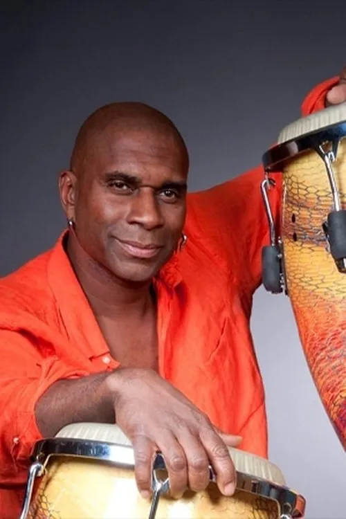 Jeff Haynes interpretando a Percussion