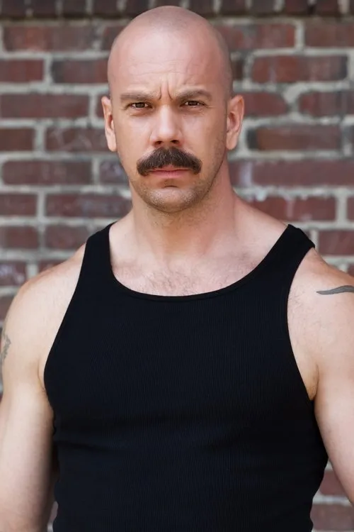 Jeff Houkal interpretando a Vlad Polifer