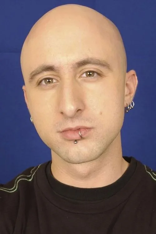 Jeff Stinco interpretando a Self