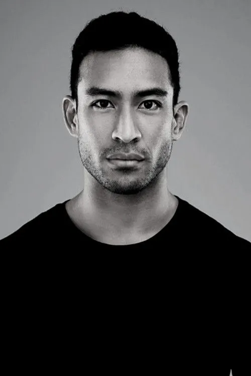 Jefferson Lan interpretando a John