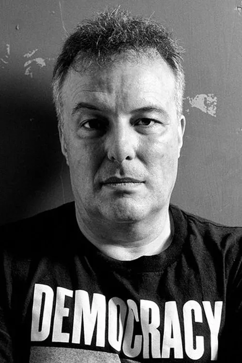 Jello Biafra interpretando a Self