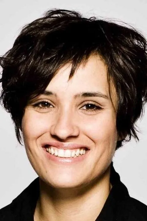 Jen Brister interpretando a Doris