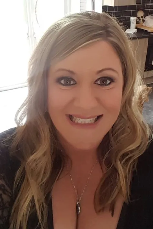 Jen Murley interpretando a Camp Leader 2