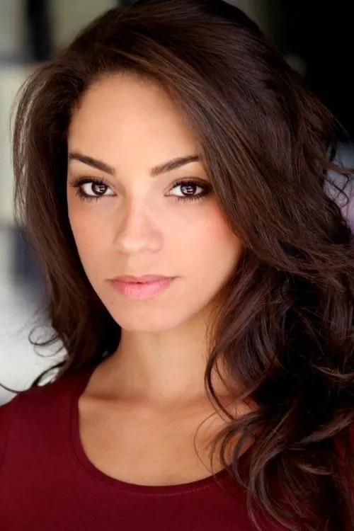 Jenn Pinto interpretando a Sonia