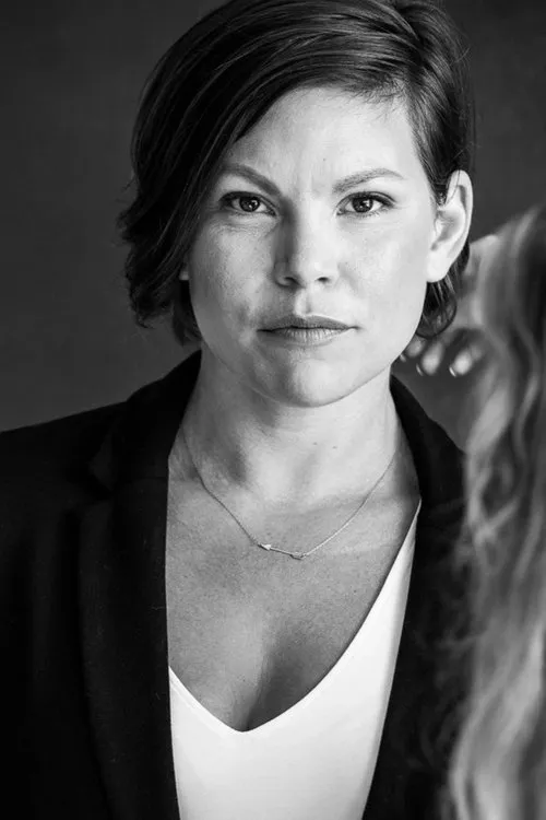 Jenna Harder — personaje: Gwen