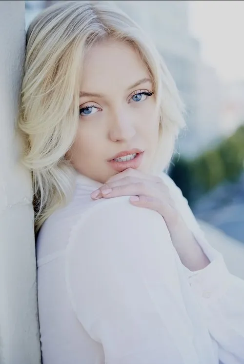 Joshua Bertell ha trabajado con Jenna Hogan en 1 ocasiones